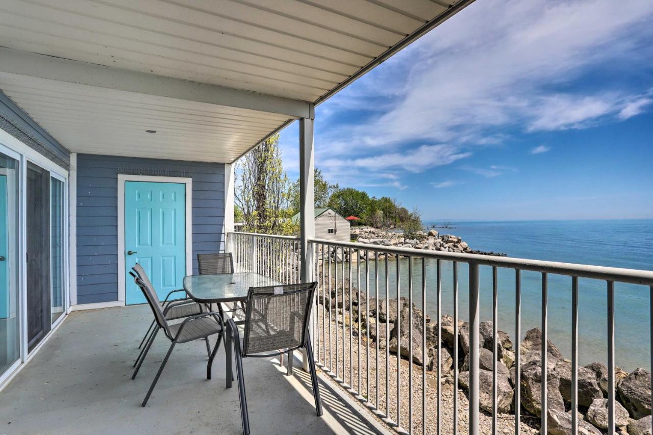 Cozy Lakefront Middle Bass Retreat With Balcony Put-in-Bay Bagian luar foto