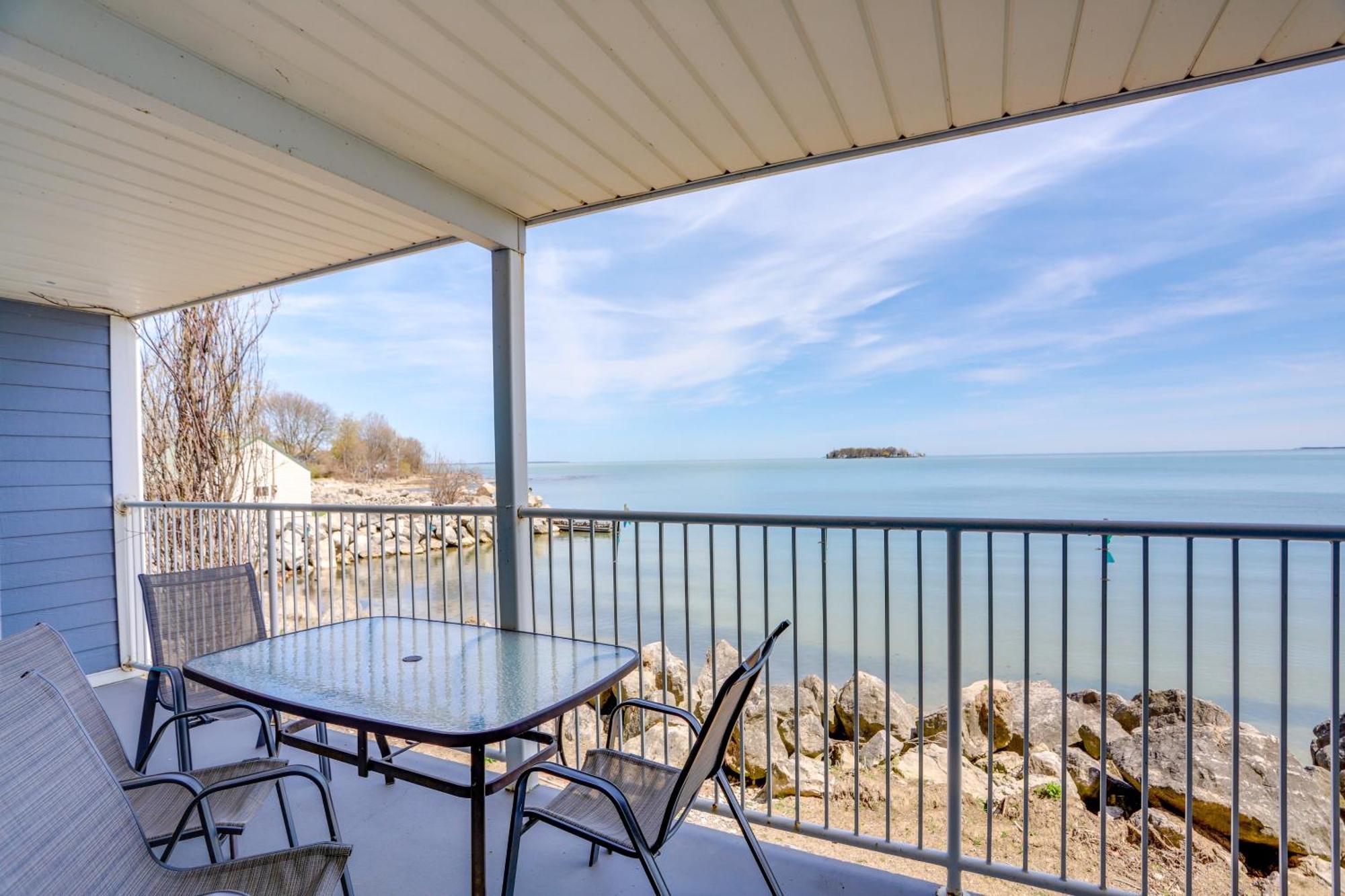 Cozy Lakefront Middle Bass Retreat With Balcony Put-in-Bay Bagian luar foto