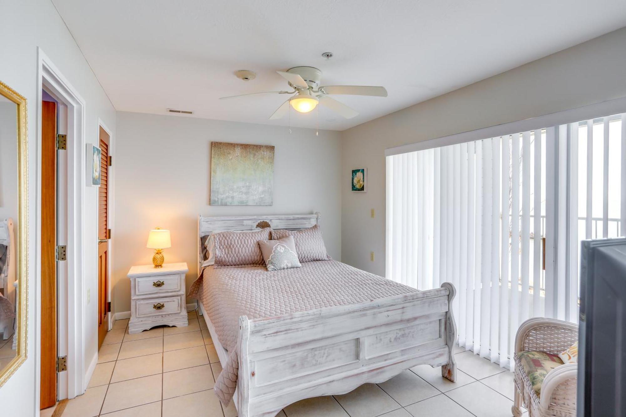 Cozy Lakefront Middle Bass Retreat With Balcony Put-in-Bay Bagian luar foto