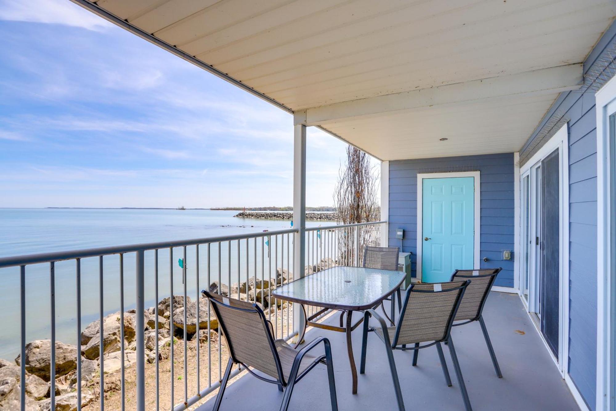 Cozy Lakefront Middle Bass Retreat With Balcony Put-in-Bay Bagian luar foto