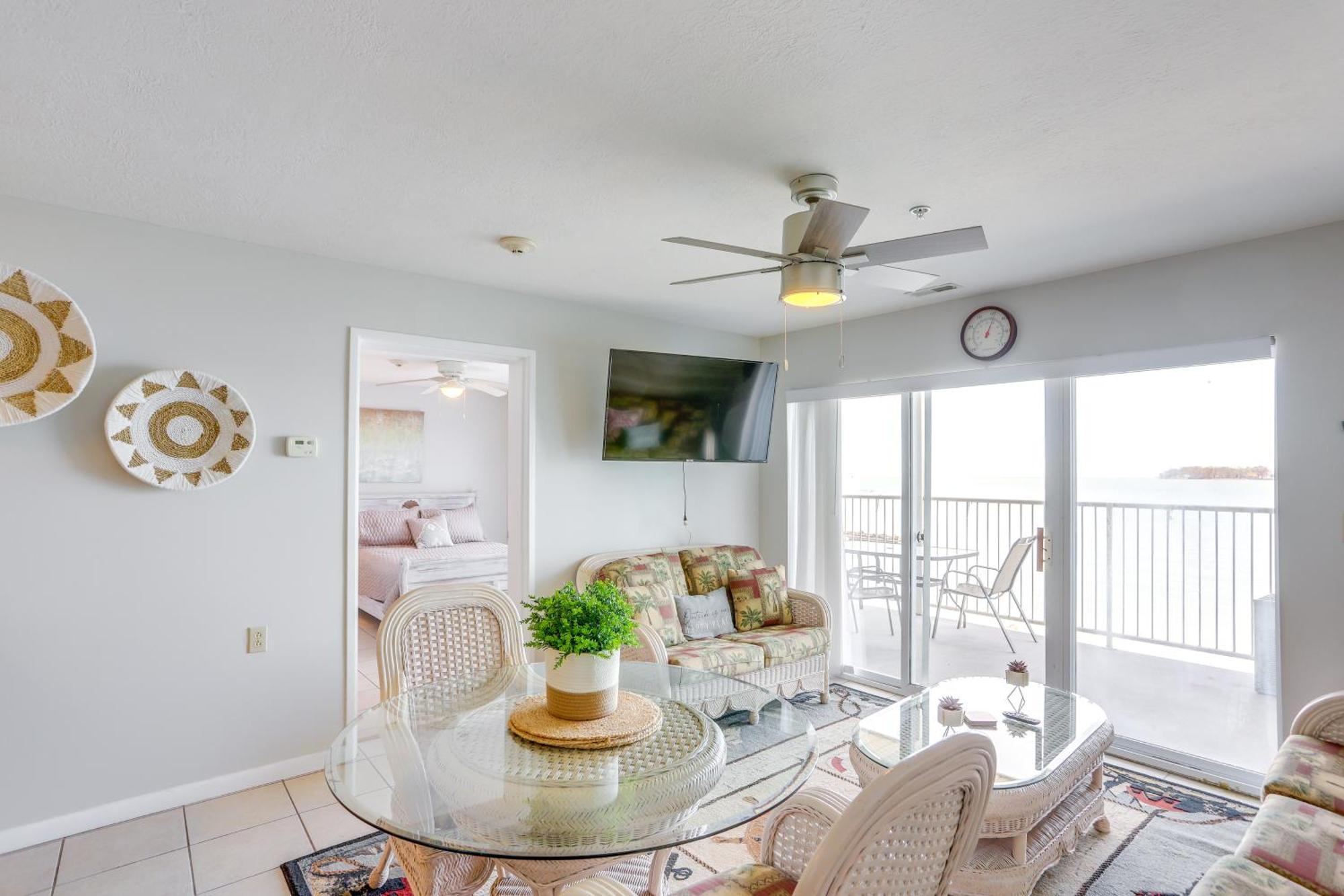 Cozy Lakefront Middle Bass Retreat With Balcony Put-in-Bay Bagian luar foto