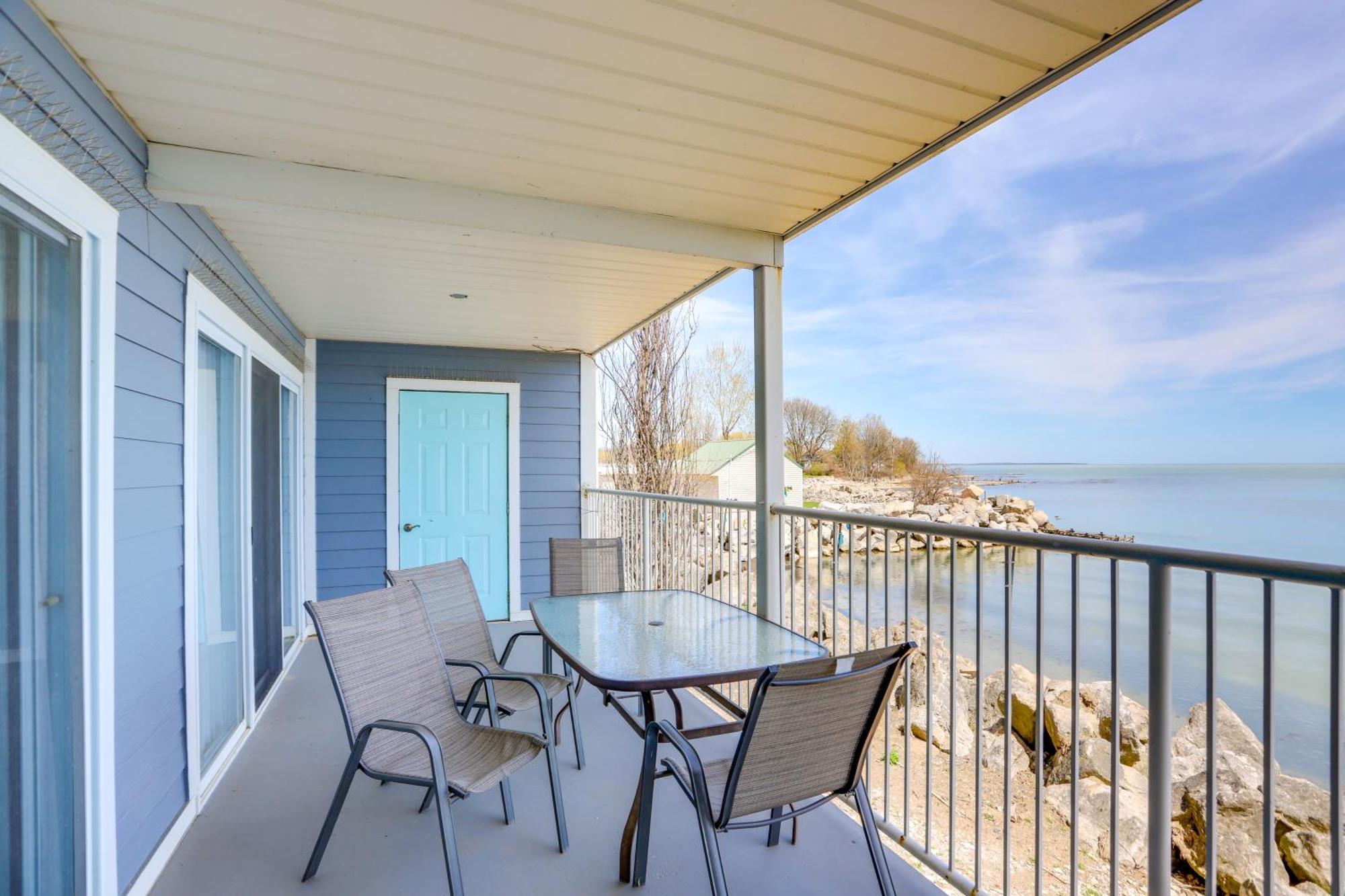 Cozy Lakefront Middle Bass Retreat With Balcony Put-in-Bay Bagian luar foto