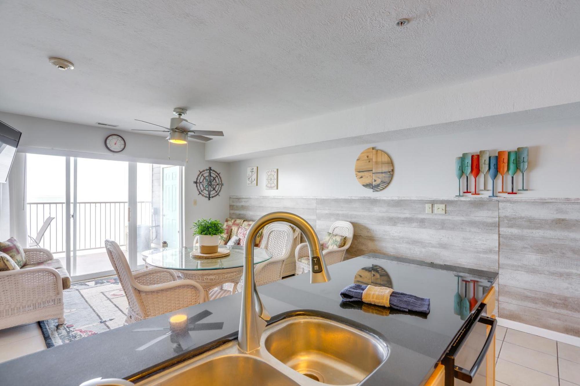 Cozy Lakefront Middle Bass Retreat With Balcony Put-in-Bay Bagian luar foto
